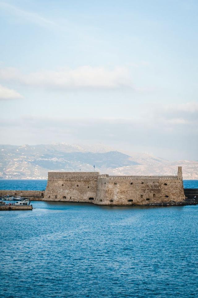 Rocca a Mare Fortress