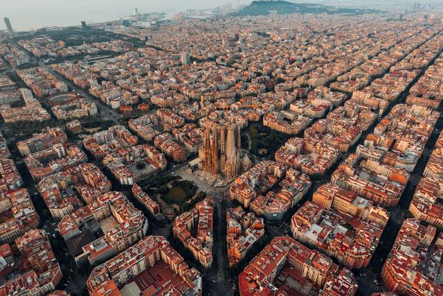 Exploring the Vibrant City of Barcelona, Spain